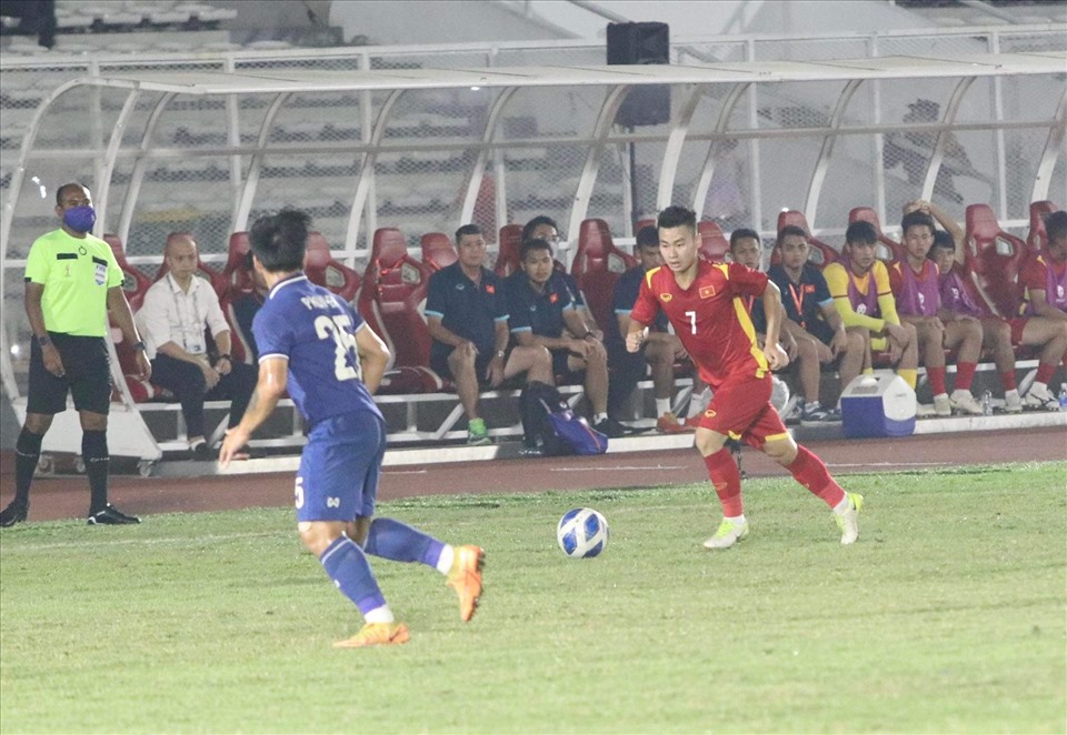 U19 Việt Nam đang nỗ lực tìm kiếm cơ hội ghi bàn. Ảnh: H.A