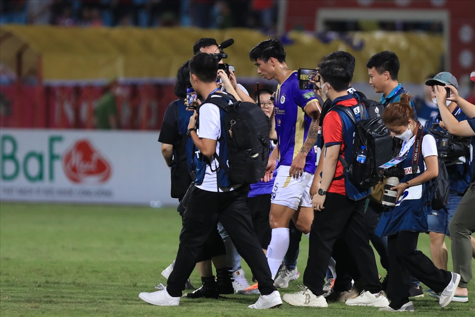 Sau trận, hậu vệ sinh năm 1999 nhận được sự chú ý từ giới truyền thông. Sự trở lại của Văn Hậu được kỳ vọng sẽ giúp Hà Nội trở lại mạnh mẽ trong cuộc đua đến chức vô địch V.League 2022.
