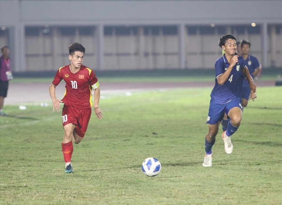 Khuất Văn Khang ghi bàn giúp U19 Việt Nam cầm hoà U19 Thái Lan 1-1. Ảnh: H.A
