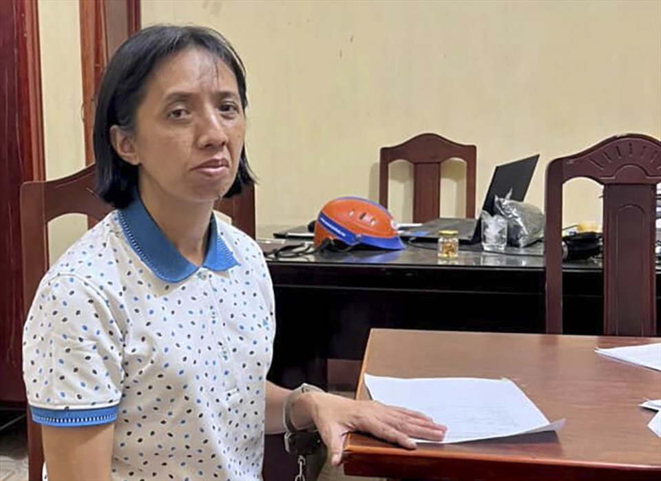 Nguyễn Thị Thuỳ Trang khi bị bắt. Ảnh: CA