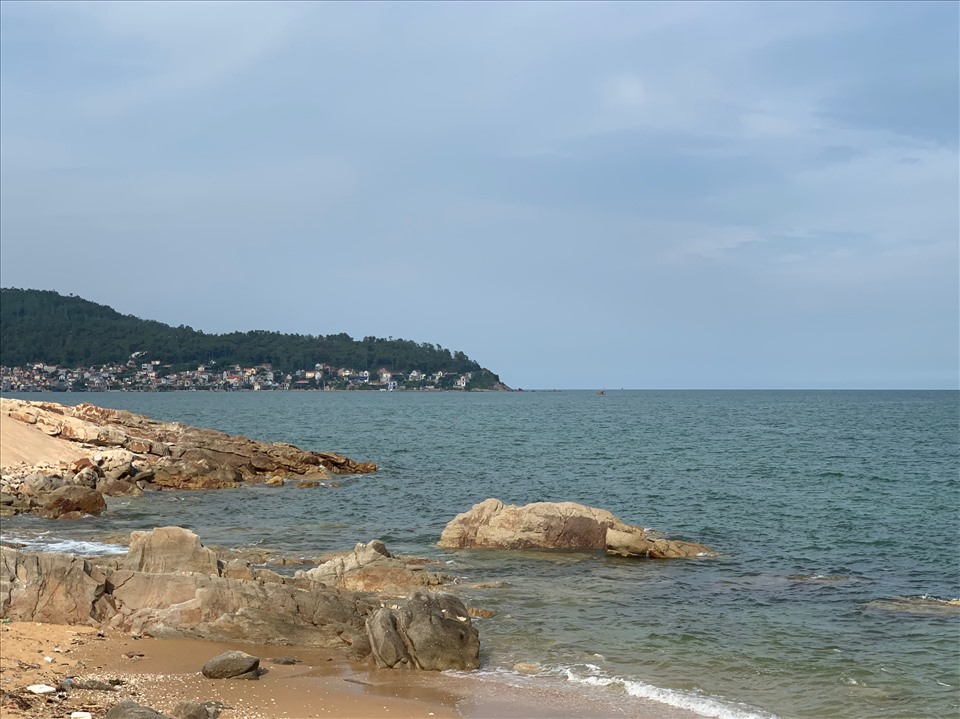 Biển Quỳnh Phương ở xã Quỳnh Phương, huyện Quỳnh Lưu. Ảnh: Phạm Huyền