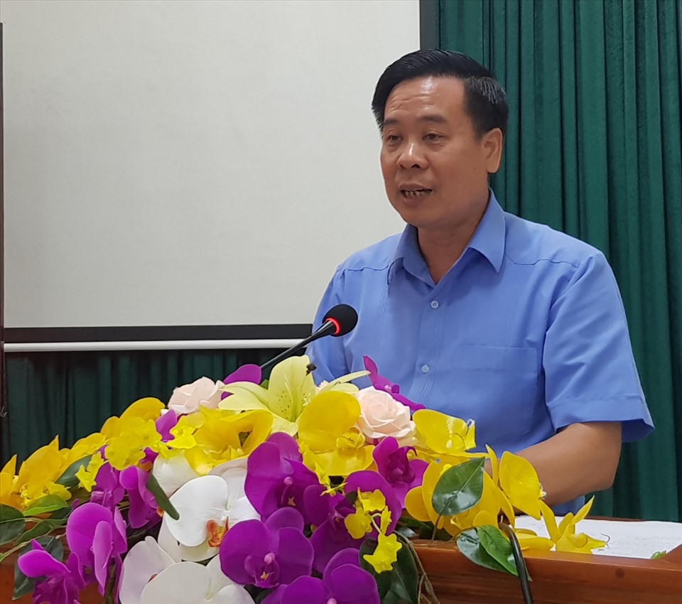 Ông Dương Đức Khanh, Chủ tịch LĐLĐ tỉnh Ninh Bình phát biểu chỉ đạo tại hội nghị. Ảnh: NT