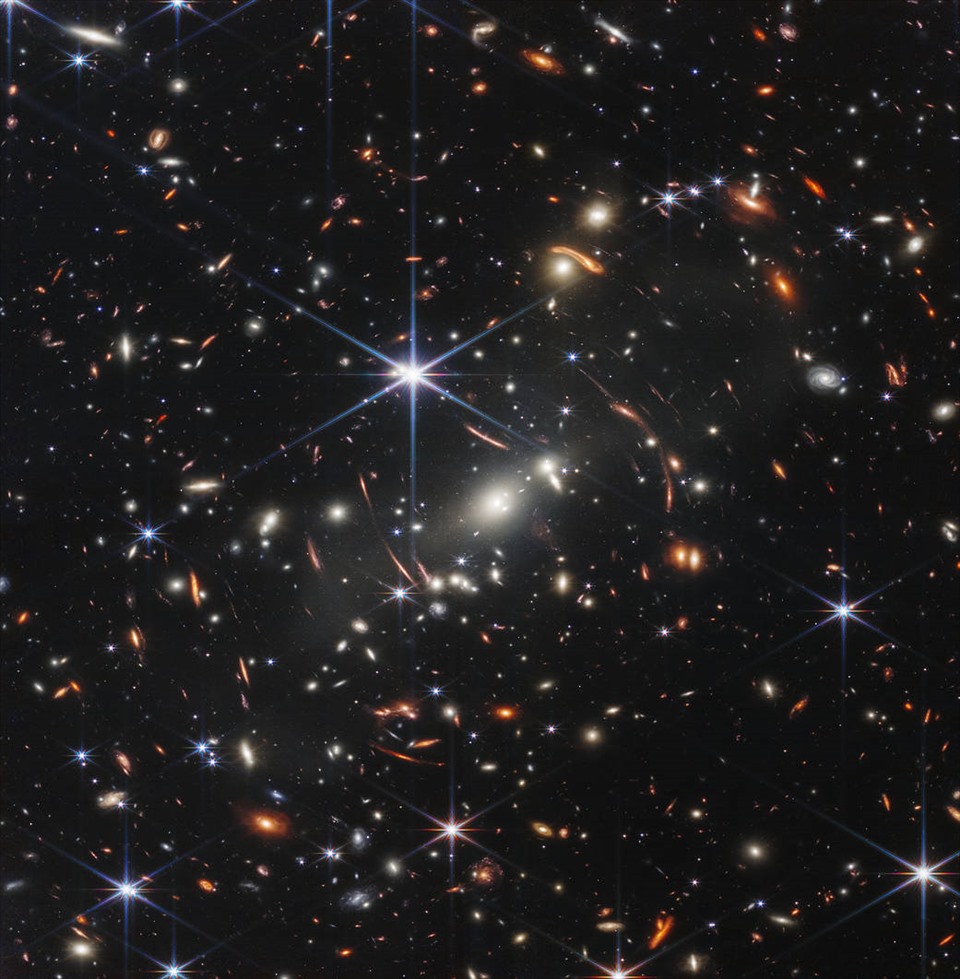 NASA tung ra ảnh màu chụp vũ trụ đầu tiên của siêu kính James Webb
