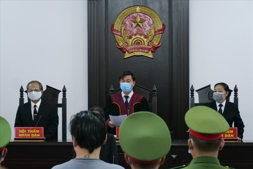 Phiên xét xử do thẩm phán Lê Minh Phước làm chủ tọa.