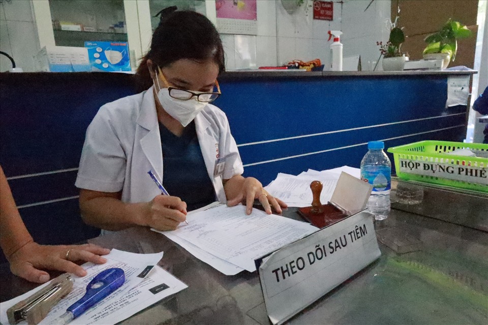 Người dân tiêm vaccine ngừa COVID-19. Ảnh: Nguyễn Ly