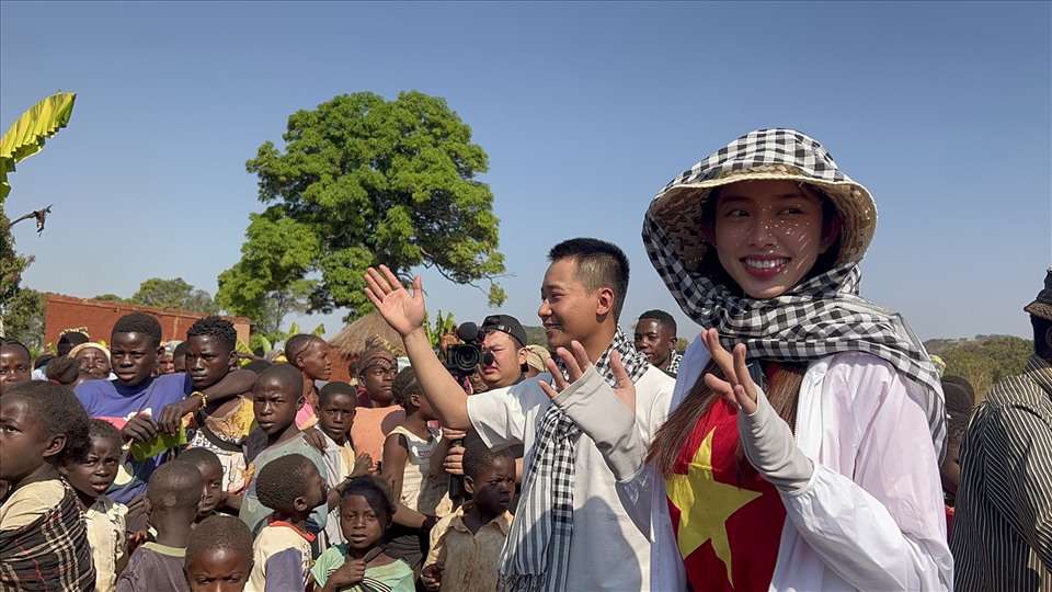 Thuỳ Tiên cũng hội ngộ Quang Linh trong chuyến đi ý nghĩa này. Ảnh: NVCC.