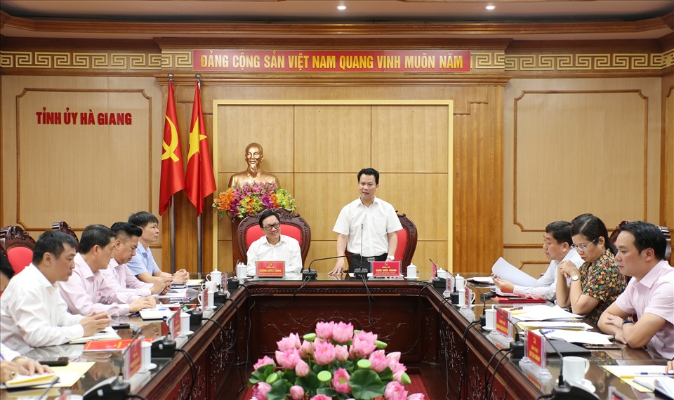 Bí thư Tỉnh ủy Hà Giang Đặng Quốc Khánh phát biểu tại buổi làm việc với Đoàn công tác NHCSXH.