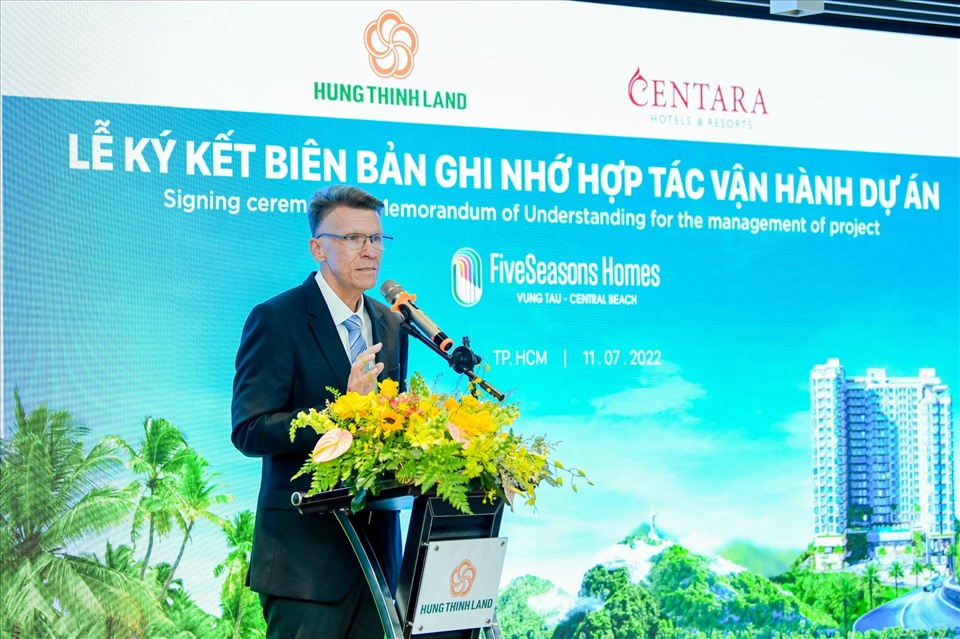 Ông David Marten – Giám đốc vận hành Centara Hotels & Resorts đại diện phát biểu