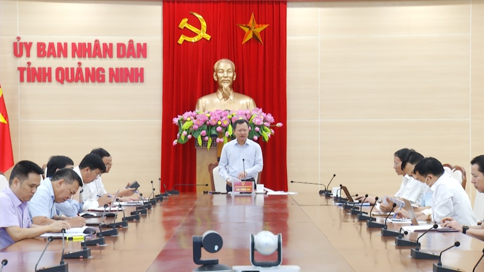 UBND tỉnh Quảng Ninh họp nghe báo cáo tiến độ triển khai một số dự án trong Đề án phát triển nhà ở công nhân. Ảnh: Việt Hưng