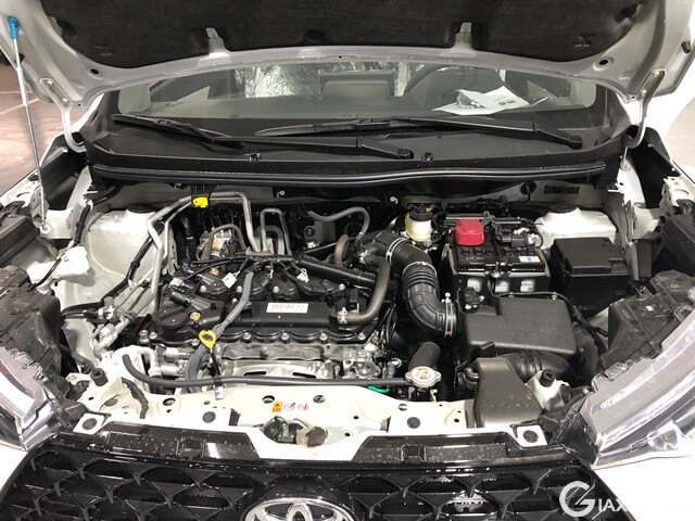 Khoang động cơ của Toyota Veloz Cross CVT