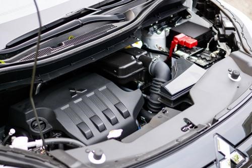 Khoang động cơ của Mitsubishi Xpander AT Premium