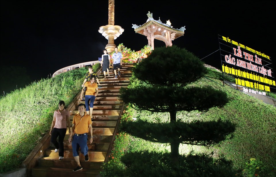 Nấm mồ chung đặt ở giữa Thành cổ Quảng Trị.