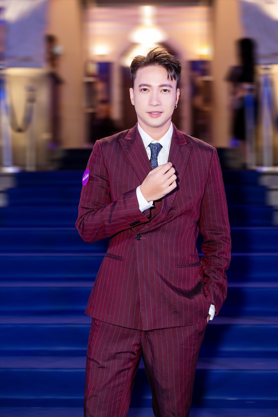 Ca sĩ S.T Sơn Thạch, MC Nguyên Khang, Minh Xù, diễn viên Đức Hải, NTK Trương Thanh Long cùng nhiều mỹ nam đều chọn vest bảnh bao đúng hình ảnh “quý ông”.
