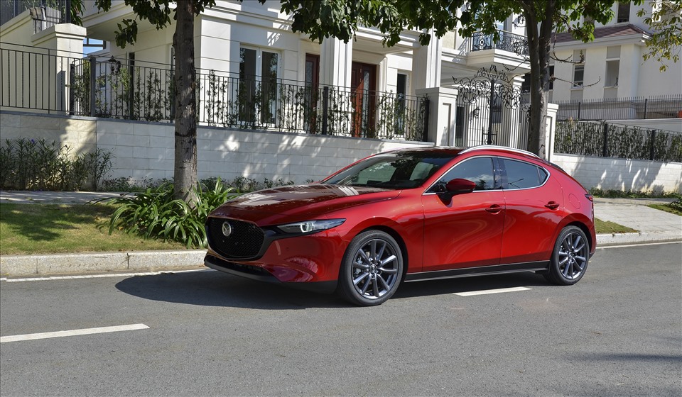 Bộ Đôi Giúp Mazda “Làm Nên Chuyện” Ở Phân Khúc Sedan Tầm Giá Dưới 1 Tỉ