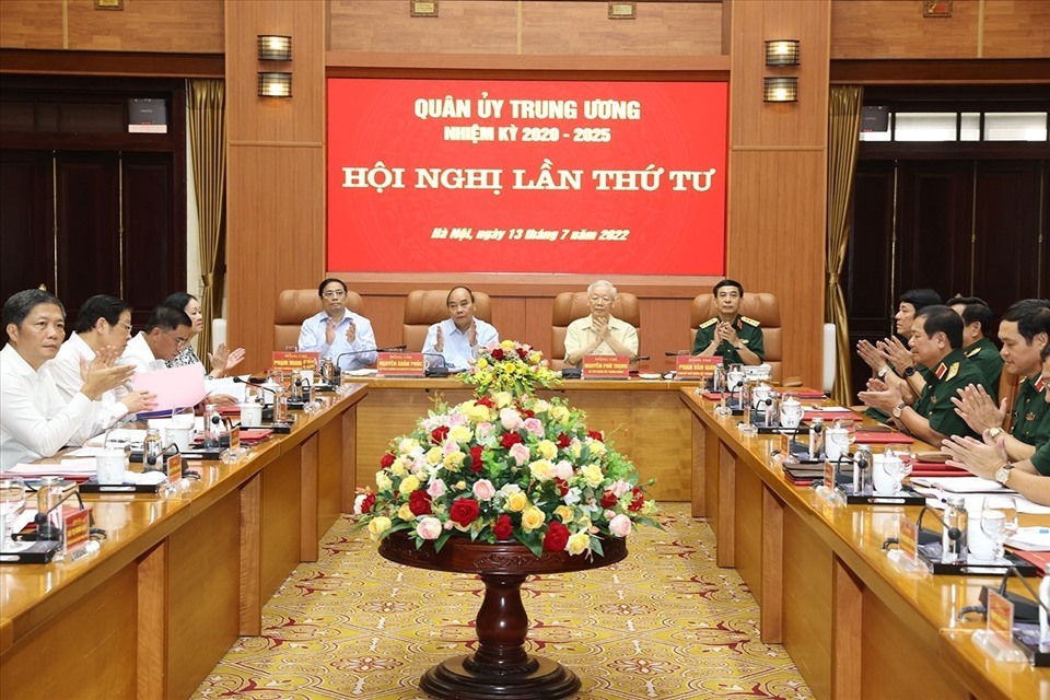 Tổng Bí thư Nguyễn Phú Trọng, Bí thư Quân ủy Trung ương cùng các đồng chí lãnh đạo Đảng và Nhà nước dự hội nghị.