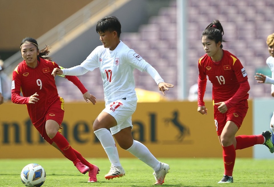 Tuyển nữ Việt Nam và Myanmar phân định ngôi nhất, nhì bảng B tại AFF Cup nữ 2022. Ảnh: H.A
