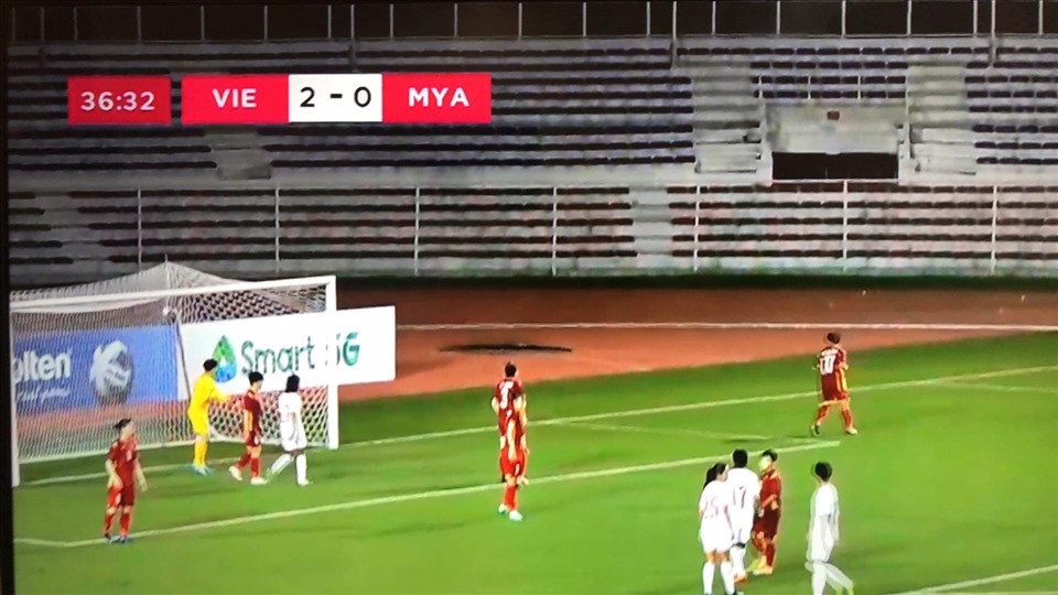 Tuyển nữ Việt Nam ghi 2 bàn thắng vào lưới Myanmar. Ảnh: CMH