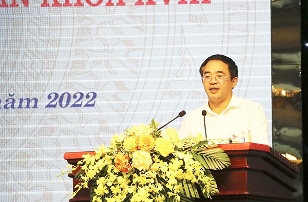 Giám đốc Sở KH&ĐT Nguyễn Xuân Đức trả lời chất vấn. Ảnh: MK