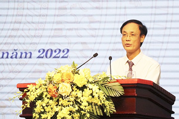 Giám đốc Sở Xây dựng Nguyễn Trường Giang trả lời chất vấn. Ảnh: MK