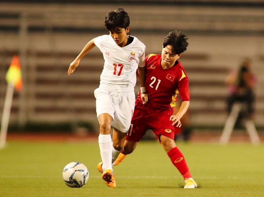 Huấn luyện viên Mai Đức Chung cho rằng trời không mưa, thời tiết thuận lợi đã giúp đội tuyển nữ Việt Nam chơi tự tin và có chiến thắng đầy bất ngờ 4-0 trước tuyển nữ Myanmar tại AFF Cup nữ 2022. Ảnh: VFF