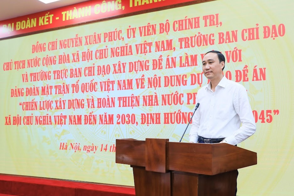 Phó Chủ tịch Ủy ban trung ương Mặt trận Tổ quốc Việt Nam Phùng Khánh Tài phát biểu.