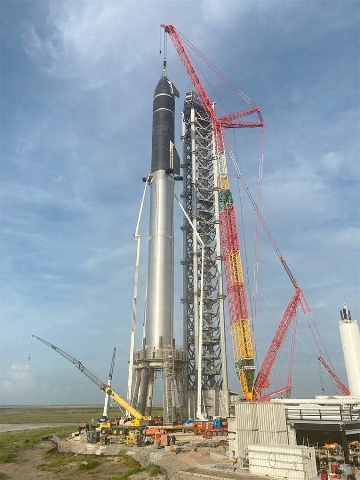 Tàu Starship của SpaceX trong một cuộc thử nghiệm. Ảnh chụp màn hình