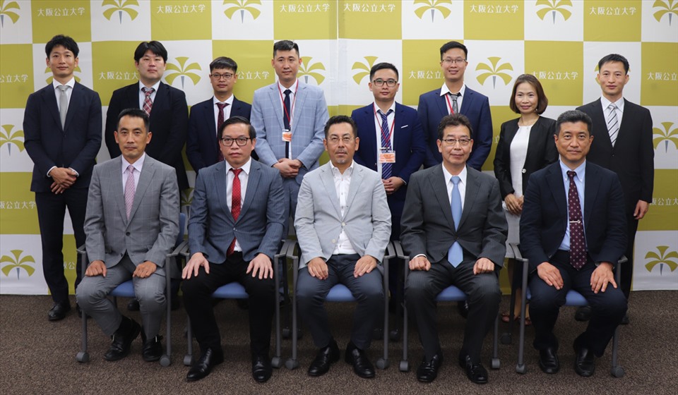 Đại diện Vinmec và ĐH Thành phố Osaka (Osaka Metropolitan University), Nhật Bản trong lễ khai trương Phòng nghiên cứu về ung thư xương (Vinmec Healthcare Innovation Lab) đặt tại OMU.