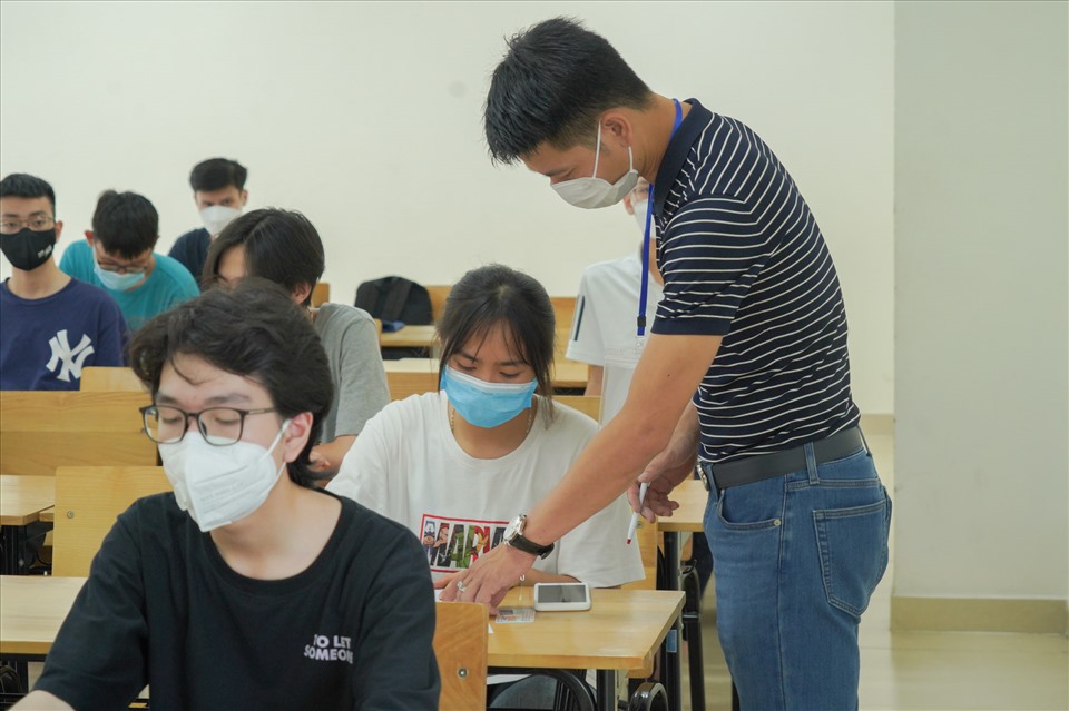 Sau khi kết thúc kỳ thi, toàn bộ bài thi của kỳ thi đánh giá tư duy sẽ được vận chuyển về Hà Nội, nhà trường sẽ lập ban chấm thi, tổ chức chấm thi tại Trường Đại học Bách khoa Hà Nội.