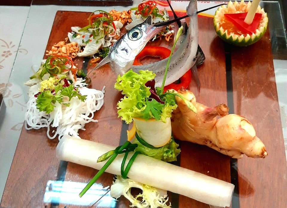 Món gỏi cá trích Phú Quốc tại Hội thi Ẩm thực Phú Quốc lần thứ VI. Ảnh: LT
