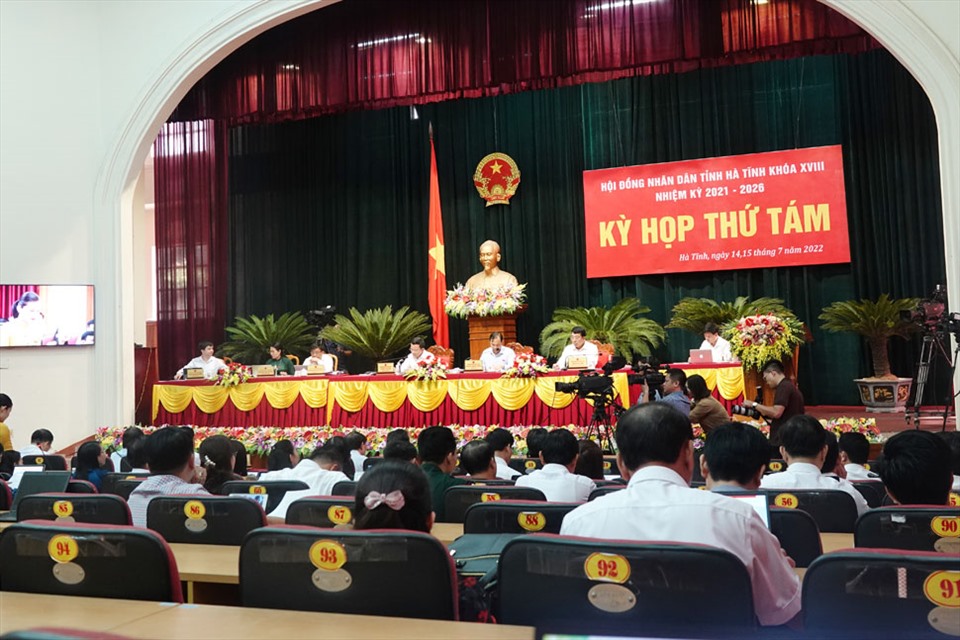 Đại biểu dự họp HĐND tỉnh Hà Tĩnh. Ảnh: Trần Tuấn.