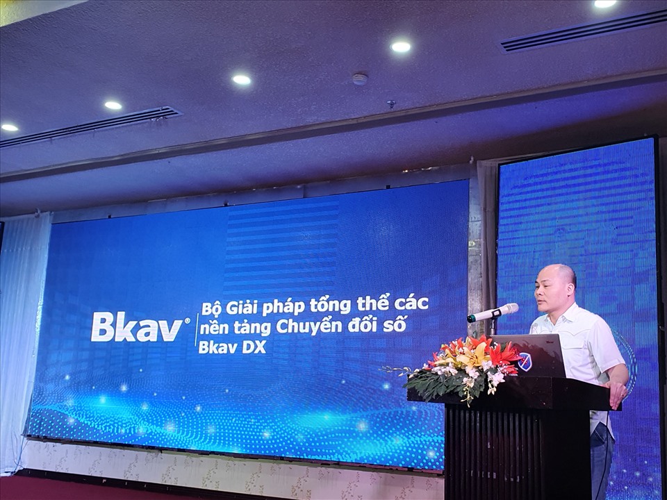 Ông Nguyễn Tử Quảng - Tổng giám đốc Bkav trình bày tham luận tại hội thảo. Ảnh: Bảo Trung