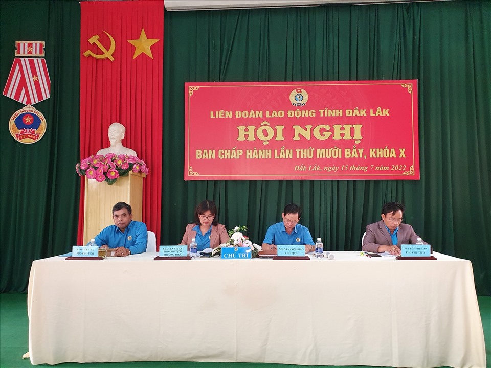 Thường trực Liên đoàn Lao động tỉnh Đắk Lắk chủ trì, điều hành hội nghị. Ảnh: Bảo Trung