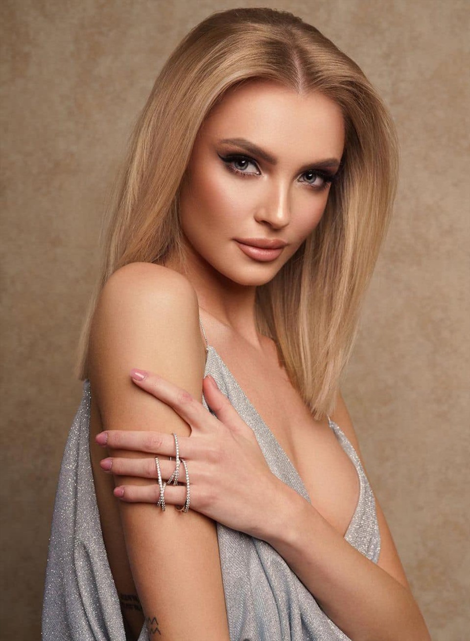 Hiện Kristýna Malířová là người mẫu tự do, theo đuổi phong cách gợi cảm. Ảnh: MS