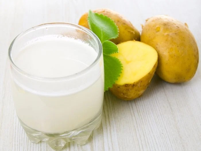 Uống nước ép khoai tây có thể giúp giảm mỡ bụng. Ảnh: Shutterstock