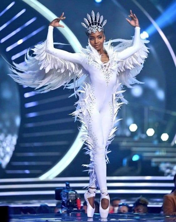 Người đẹp từng ghi điểm nhờ màn múa ba lê trong trang phục dân tộc độc đáo tại Miss Universe 2021. Ảnh: MU