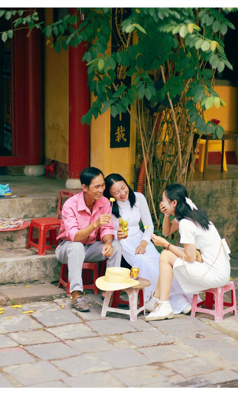Yến Phi lần đầu đưa ba mẹ đi du lịch miền Trung.