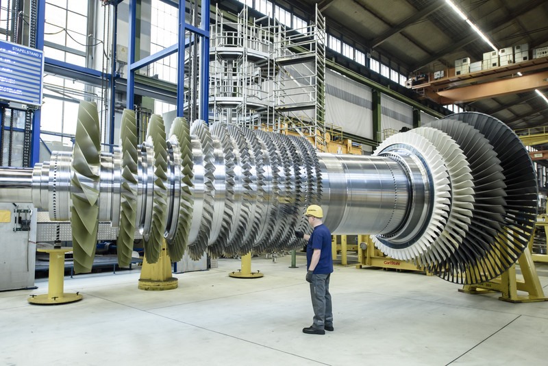 Tuabin của đường ống Nord Stream được Siemens mang đi sửa chữa ở Canada. Ảnh: EPA