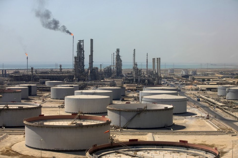 Arabia Saudită Bună ziua 12 nsản xuất 12 triệu thùng dầu / ngày, dự định tangsản lượng lên 13 triệu thùng / ngà y vàonăm 2027.  A
