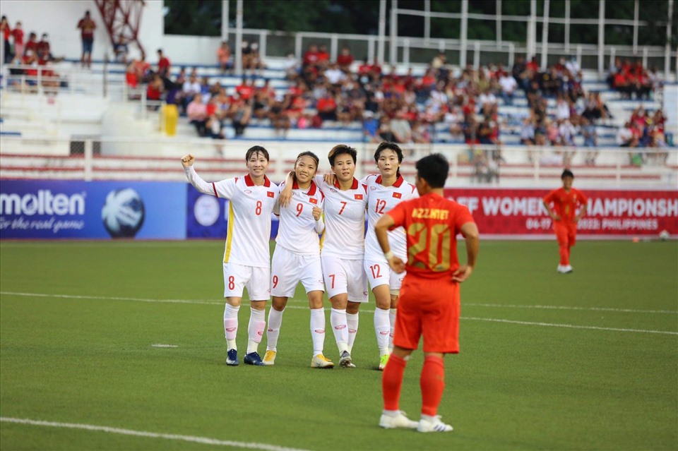 Huỳnh Như nâng tỉ số lên 2-1 cho tuyển nữ Việt Nam. Ảnh: VFF