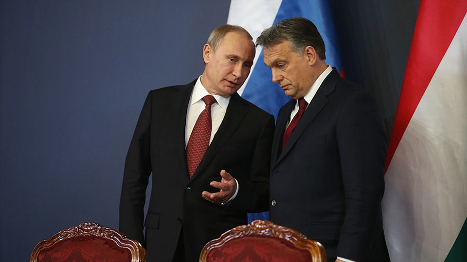 Tổng thống Nga Vladimir Putin và Thủ tướng Hungary Viktor Orban gặp mặt vào tháng 2.2015. Ảnh: AFP