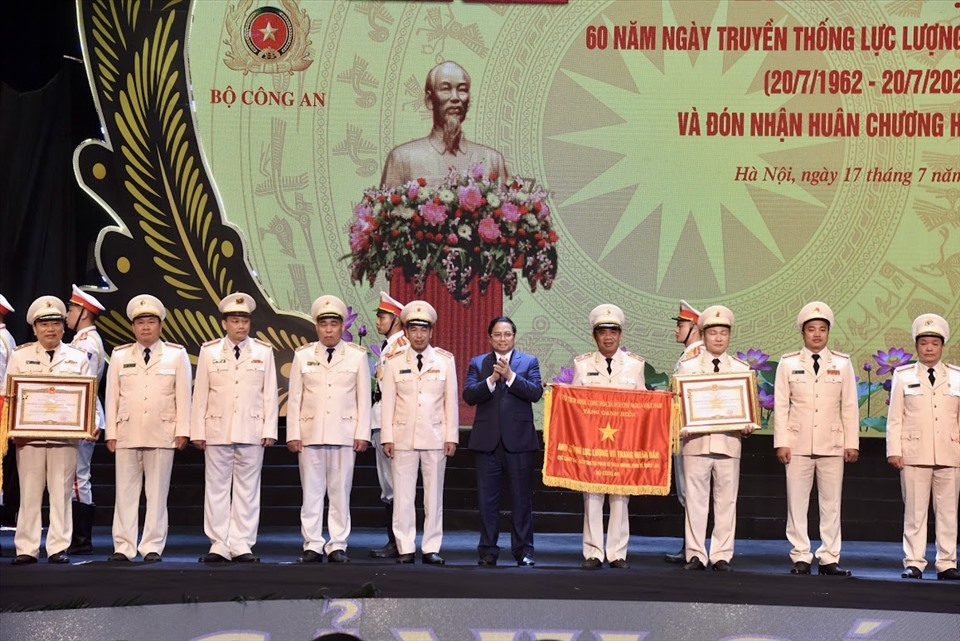 Lực lượng Cảnh sát nhân dân được đón nhận Huân chương Hồ Chí Minh. Ảnh: Hải Nguyễn