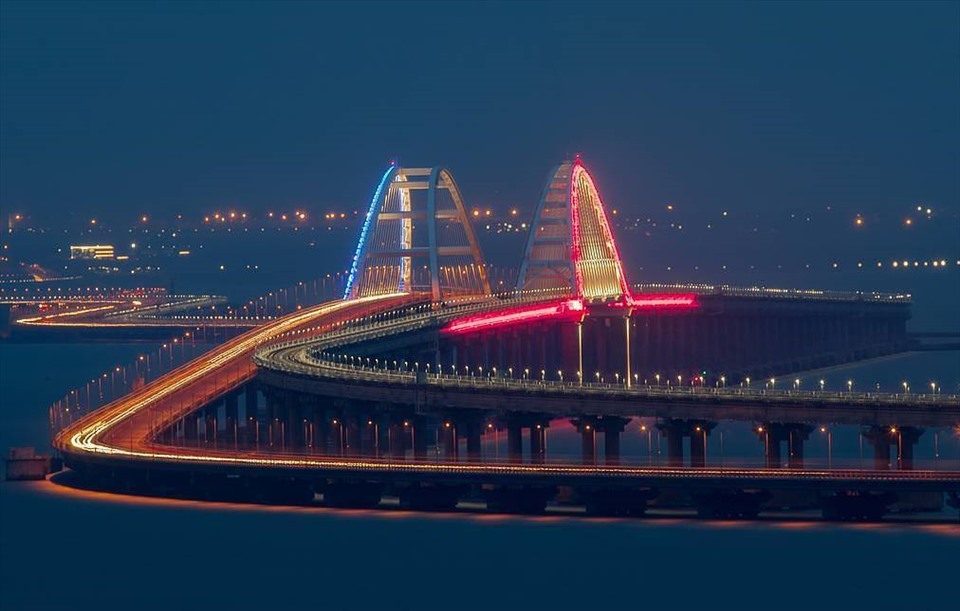 Cầu Crimea nối bán đảo Crimea với lục địa Nga. Ảnh: TASS