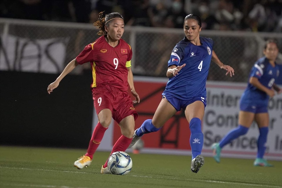 Tuyển nữ Việt Nam thua thiệt về thể hình và chuyên môn trước Philippines tại AFF Cup 2022. Ảnh: VFF