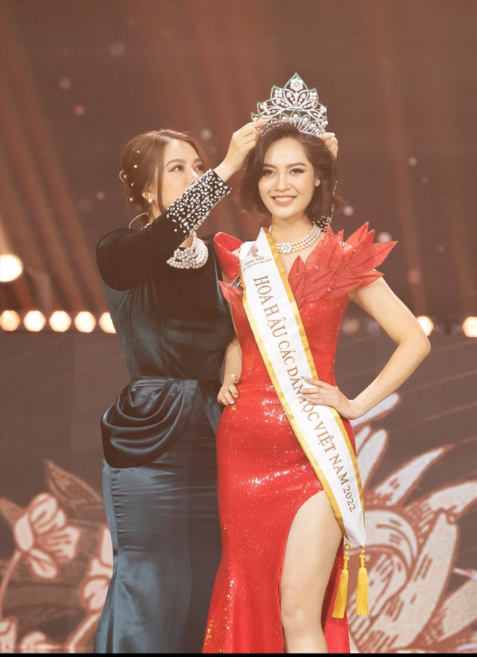 Người đẹp Nông Thuý Hằng đăng quang Hoa hậu các Dân tộc Việt Nam 2022. Ảnh: MEVN