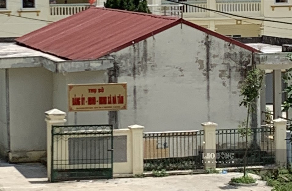 Trụ sở UBND xã Nà Tăm, nơi diễn ra các giao dịch hợp đồng mua bán.