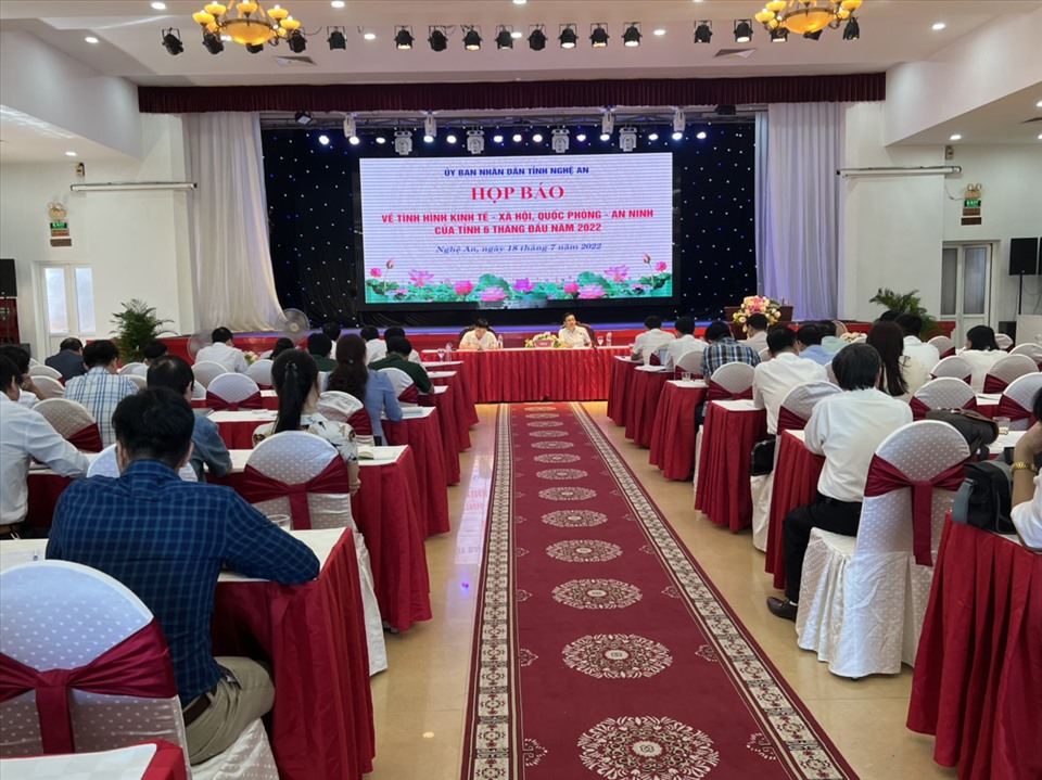 Tỉnh Nghệ An họp báo tình hình kinh tế - xã hội quý II năm 2022. Ảnh: QĐ