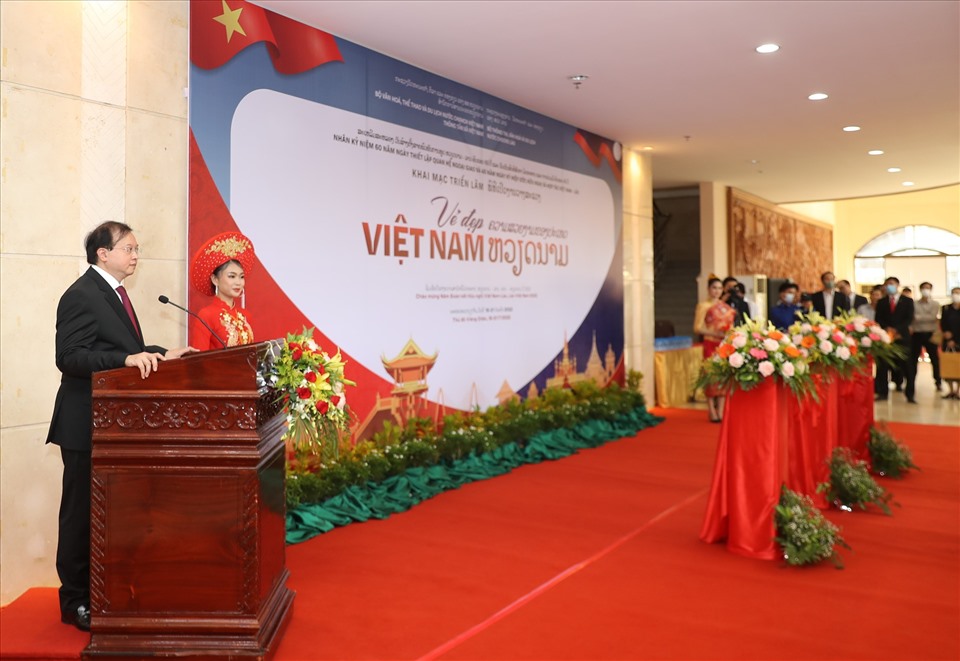 Thứ trưởng Bộ VHTTDL Việt Nam Tạ Quang Đông phát biểu khai mạc triển lãm