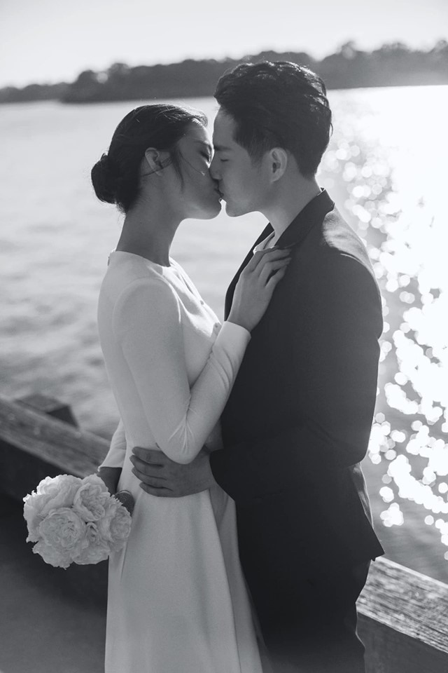 Loạt ảnh đen trắng mang đến một vẻ đẹp khác biệt trong bộ ảnh cưới của Đông Nhi và Ông Cao Thắng. Ảnh: FBNV.