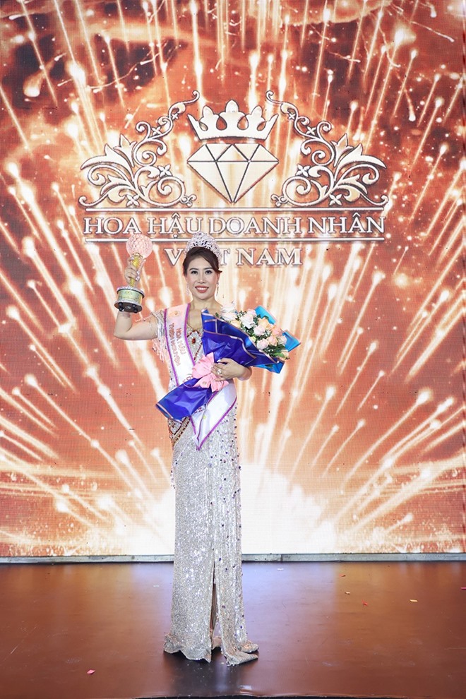 Phạm Thị Minh Phi xuất sắc đăng quang Hoa hậu thiện nguyện tại cuộc thi Hoa hậu Doanh nhân Việt Nam 2022. Ảnh: CMH.