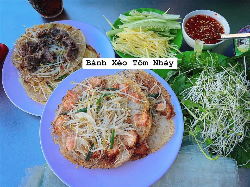 Bánh xèo tôm nhảy.